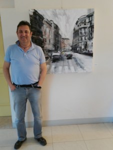 Alfredo Pini con una sua opera