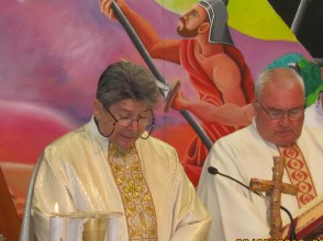 Mons. Bentivoglio durante la messa in carcere per il suo 50°